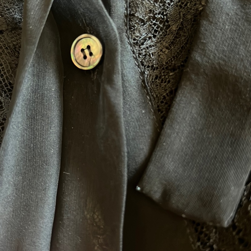 Absolutely stunning lace Valentino blouse